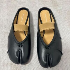Maison Martin Margiela Black Leather Tabi Slip-On Flats with Tan Insole Strap